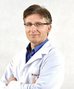 Mariusz Rolewski Lekarz specjalista chirurg ogólny, chirurg onkolog, chirurg naczyniowy, proktolog , wykonuje skleroterapię, certyfikowany diagnosta USG Warszawa