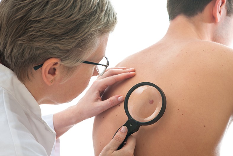 Dermatolog
